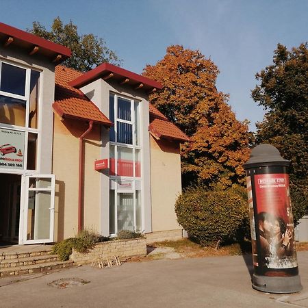 Apartman Pri Parku Sered' المظهر الخارجي الصورة